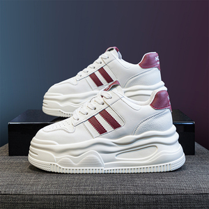 超火内增高小白鞋女2026年春季新款休闲厚底板鞋爆款运动松糕鞋子