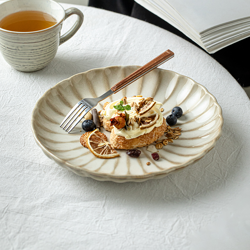 芦苇〖好看花瓣盘〗8英寸高颜值盘子浮雕圆盘西餐陶瓷甜品意面盘