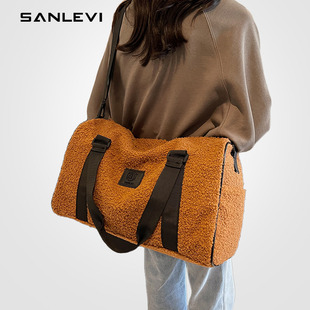 羊羔毛包包女毛绒秋冬通勤小众斜挎包高级感复古棕色单肩包旅行包