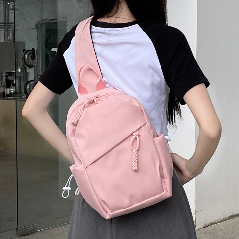 胸包女2025新款潮防水夏季男生斜挎包高级感运动风单肩包骑行背包