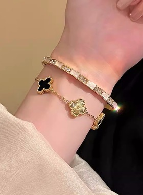 黑金四叶草手链女轻奢小众精致蛇形闪钻花朵手镯高级感年新款