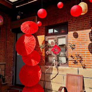 元旦油纸伞装饰春节灯笼挂饰商铺橱窗乔迁结婚新年氛围感场景布置