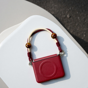 酒红适用华为purax手机壳磁吸支架小米mixflip2可爱三星zflip7斜挎挂绳荣耀Magicvflip2全包中轴pocket2防摔