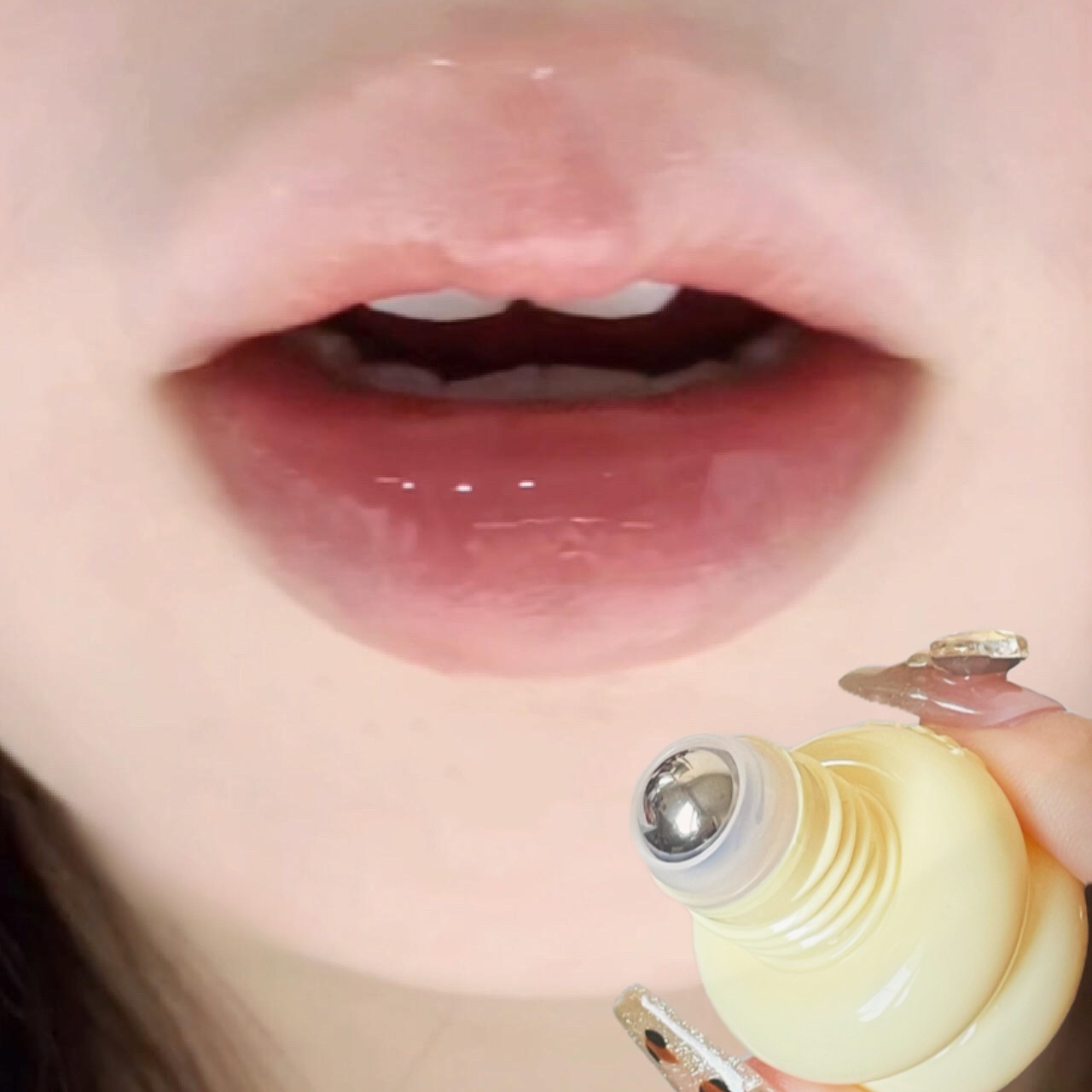 护唇油保湿滋润滚珠女精华油润唇