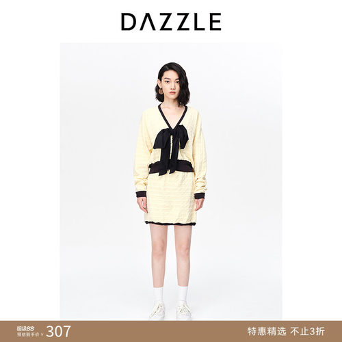 字母提花	撞色设计	直筒版型