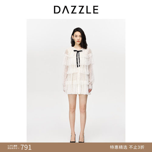 层次感	蕾丝蝴蝶结	袖口设计