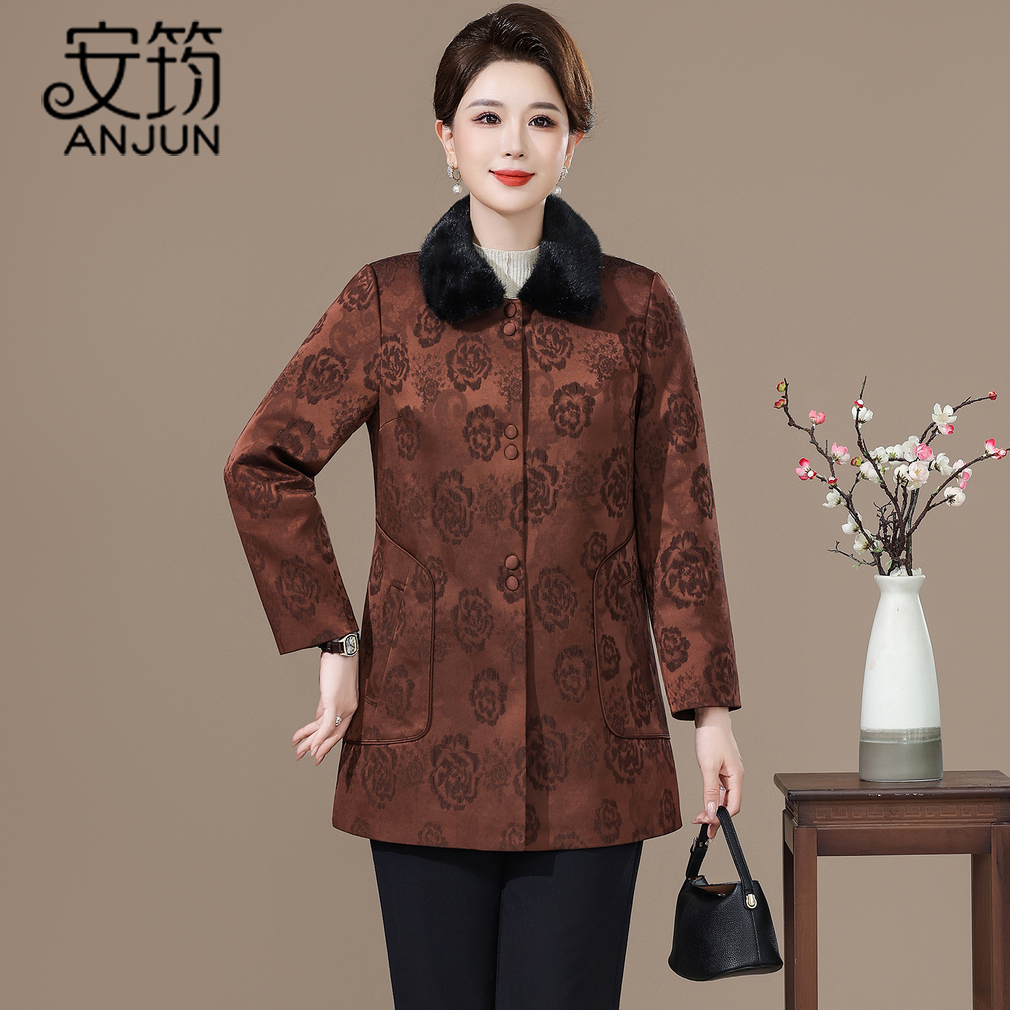 高端妈妈鹅绒羽绒服中长款大码2025新款中老年人女装冬季水貂毛领