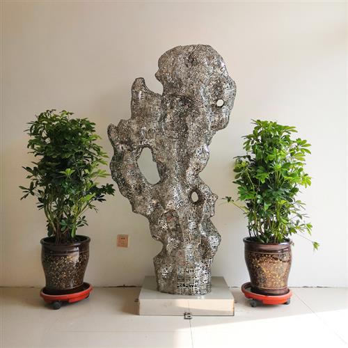 定制不锈钢太湖石雕塑城市景观金属抽象镂空假山型玻璃钢电镀摆件