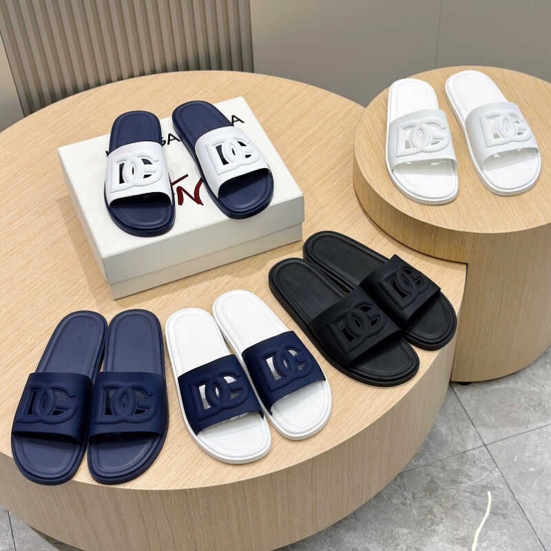 欧洲站男士拖鞋夏季外穿一字拖镂空字母防滑平底度假沙滩拖鞋男潮
