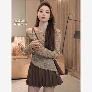 早秋独特超好看套装斜肩上衣搭配百褶裙减龄气质一整套ootd穿搭