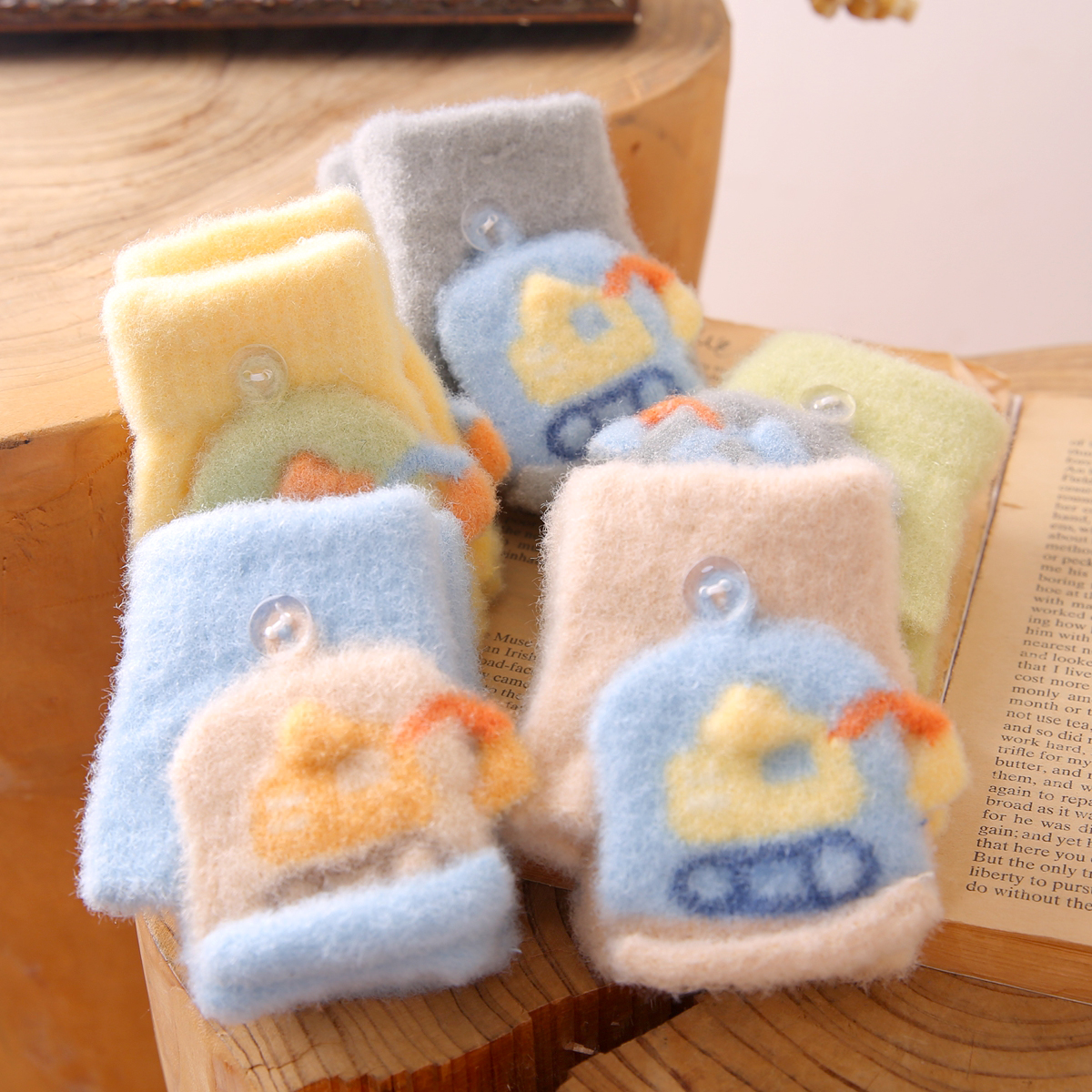 2025新婴幼儿宝宝手套秋冬季保暖