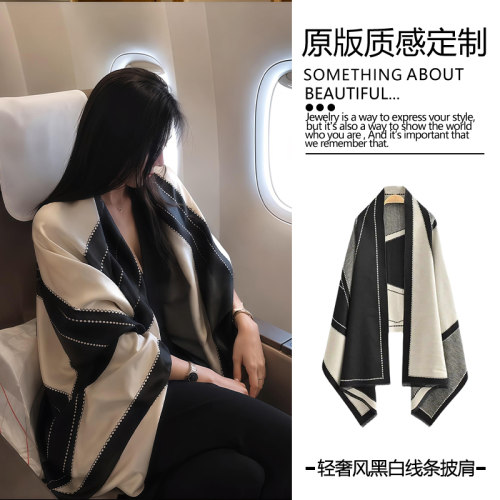 配小黑裙超贵气！轻奢感披肩女