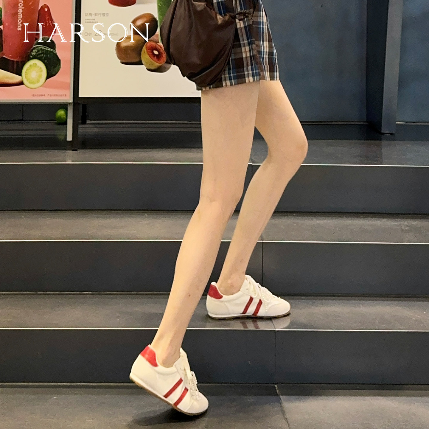 哈森/HARSON【休闲街区】秋新款百搭德训鞋珍珠蝴蝶结运动鞋女