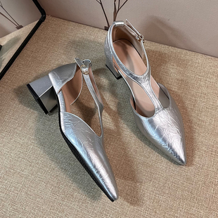 Dale黛迩~法式尖头包头凉鞋女中跟T型带百搭气质单鞋粗跟浅口大码