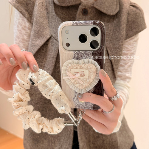 kaia法式拼色蕾丝爱心小熊适用苹果18promax手机壳iphone17pro新款15手腕带16女17pm全包18pro软边防摔手机套