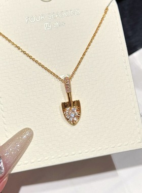 沙金饰品轻奢高级感时尚锁骨链黄金色中国风百搭锆石金铲子项链