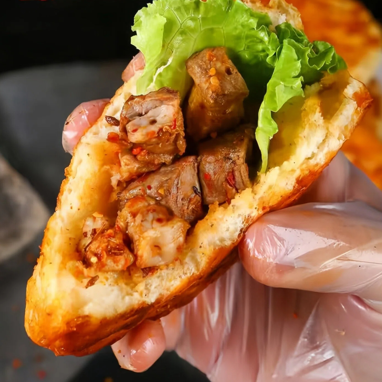 佳城尚品孜然烤饼夹牛肉串