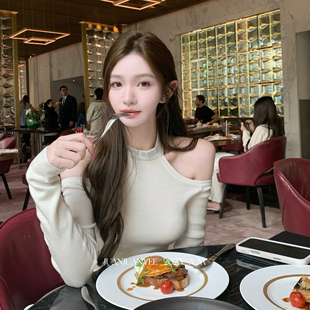 juanjuanyee【贝蒂小姐】挂脖露肩正反两穿温柔针织设计感上衣女