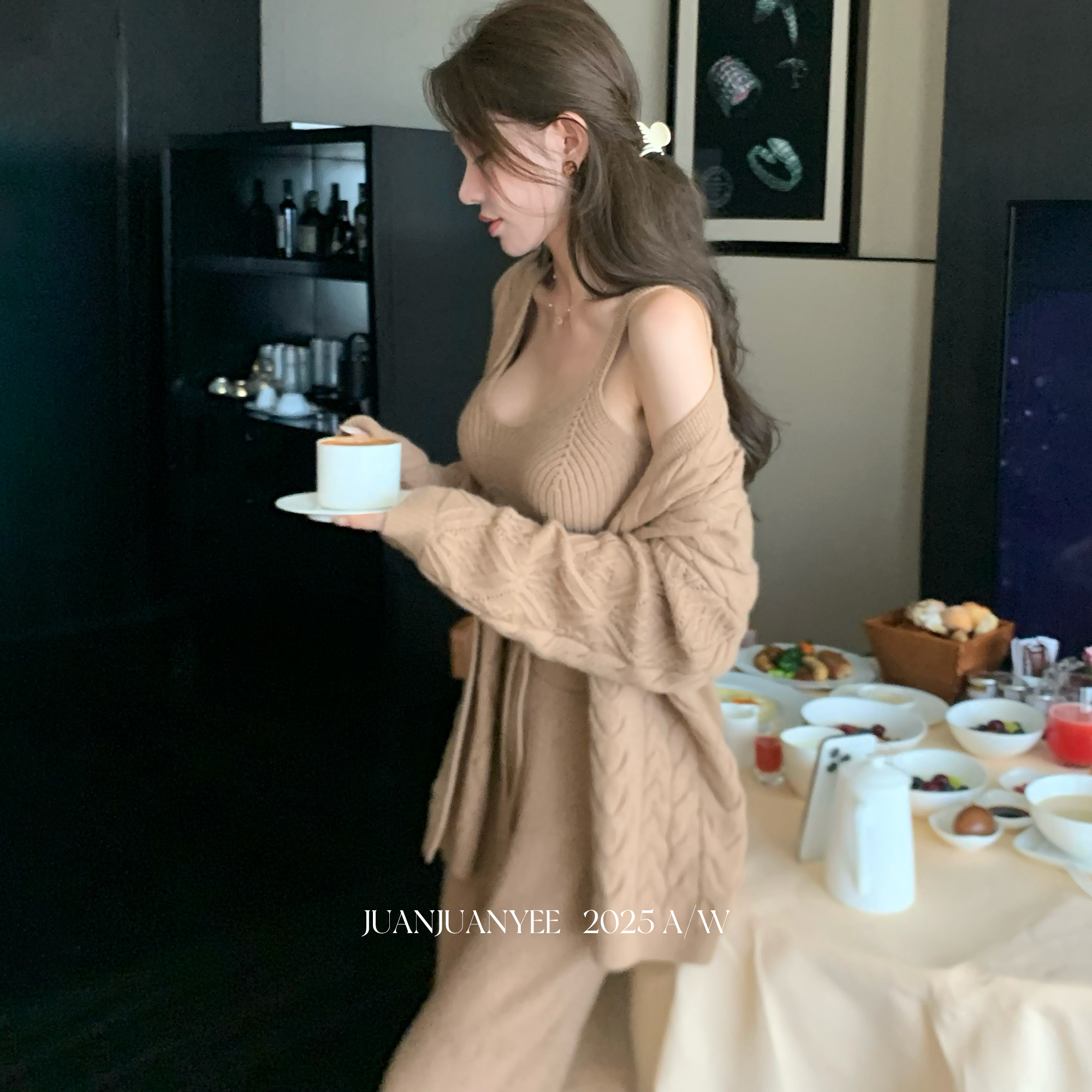 juanjuanyee“栗”高级绞花驼色女人纯御针织吊带外套长裤三件套