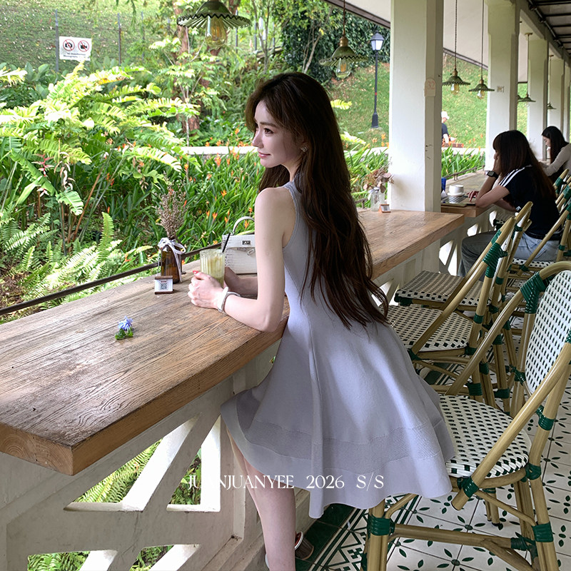 juanjuanyee【初恋裙】钓系氛围感 气质御姐针织工字背心连衣裙女