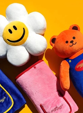 wiggle wiggle抱枕被毯子二合一办公室女生午睡休车载沙发礼物