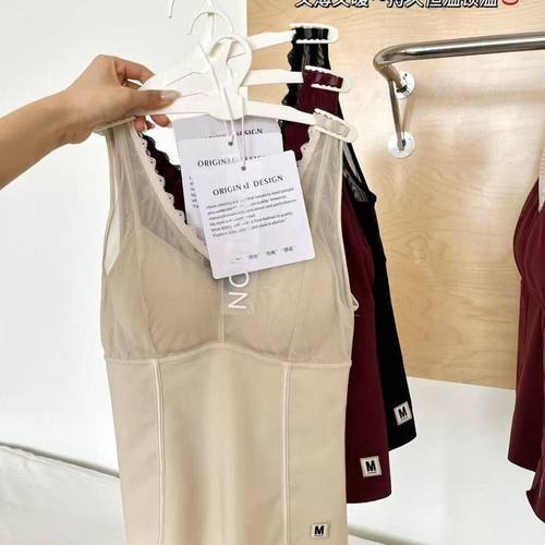 新款蕾丝保暖背心女发热内搭打底背心带胸垫固定杯免穿文胸内衣