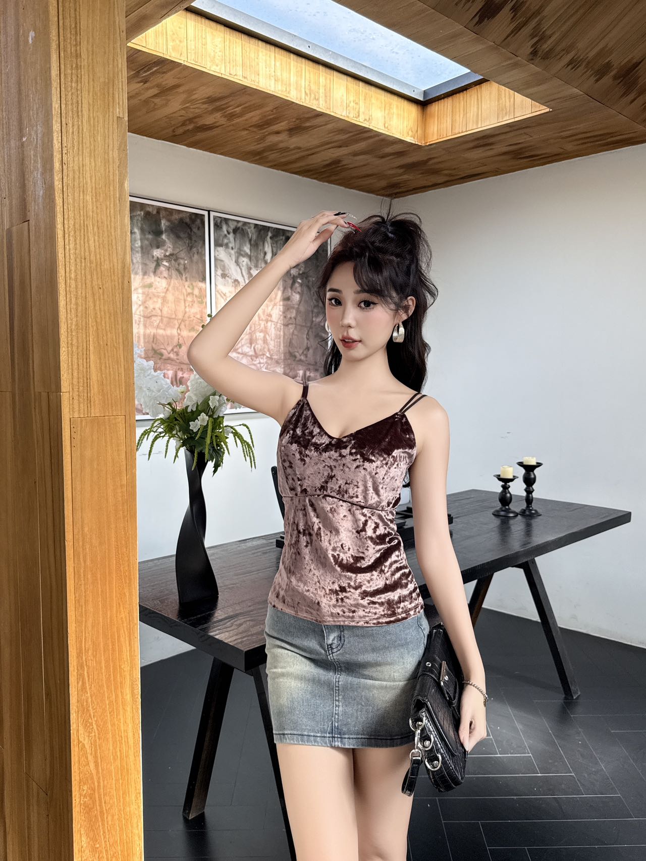秋冬新款丝绒吊带背心露背外穿修身辣妹打底常规款性感气质上衣
