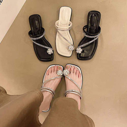 套趾拖鞋女夏外穿2026新款仙女风水钻低跟配裙子绝美沙滩凉0614k