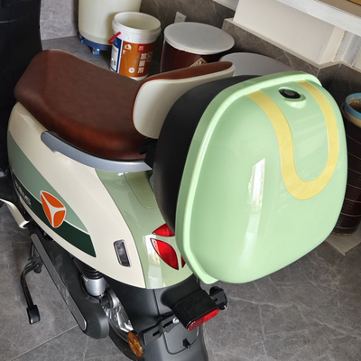 采购产品电动车挂袋，蓄电池车前袋，充电器，雨衣化妆品袋，防水