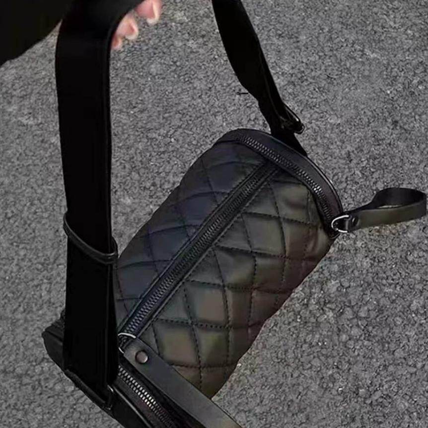 菱格圆筒包包女士大容量新款时尚牛津布枕头水桶包腰包通勤斜跨包