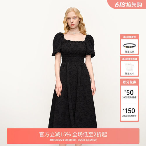 法式方领设计展露锁骨