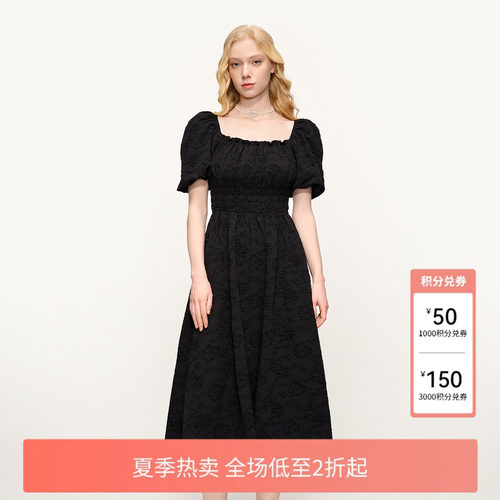 法式方领设计展露锁骨