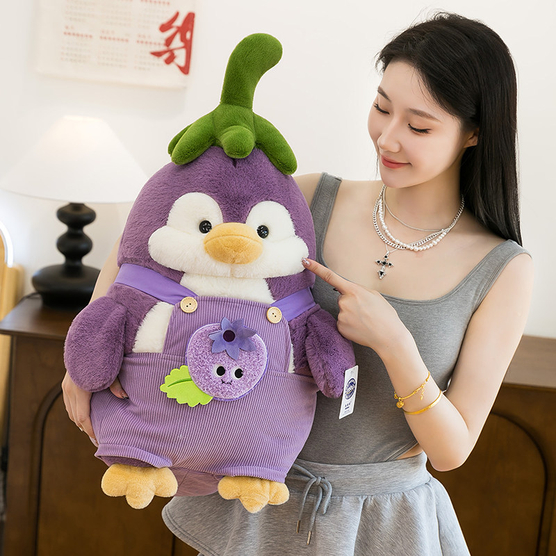 舒适茄子企鹅毛绒玩偶公仔蛋糕围裙款背带裤蓝莓紫色茄子小企鹅女