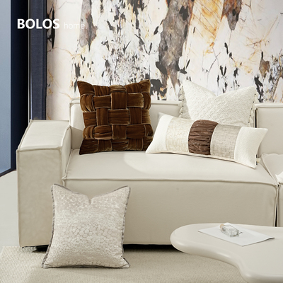柏洛斯样板间客厅布置沙发抱枕