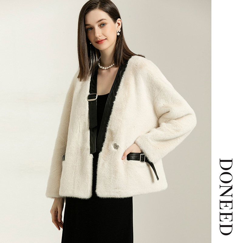 DONEED2025秋款知性气质轻奢短款V领外套仿毛一体保暖大衣女,女装/女士精品,短外套,淘宝优惠券,粉丝福利购,淘宝优惠卷