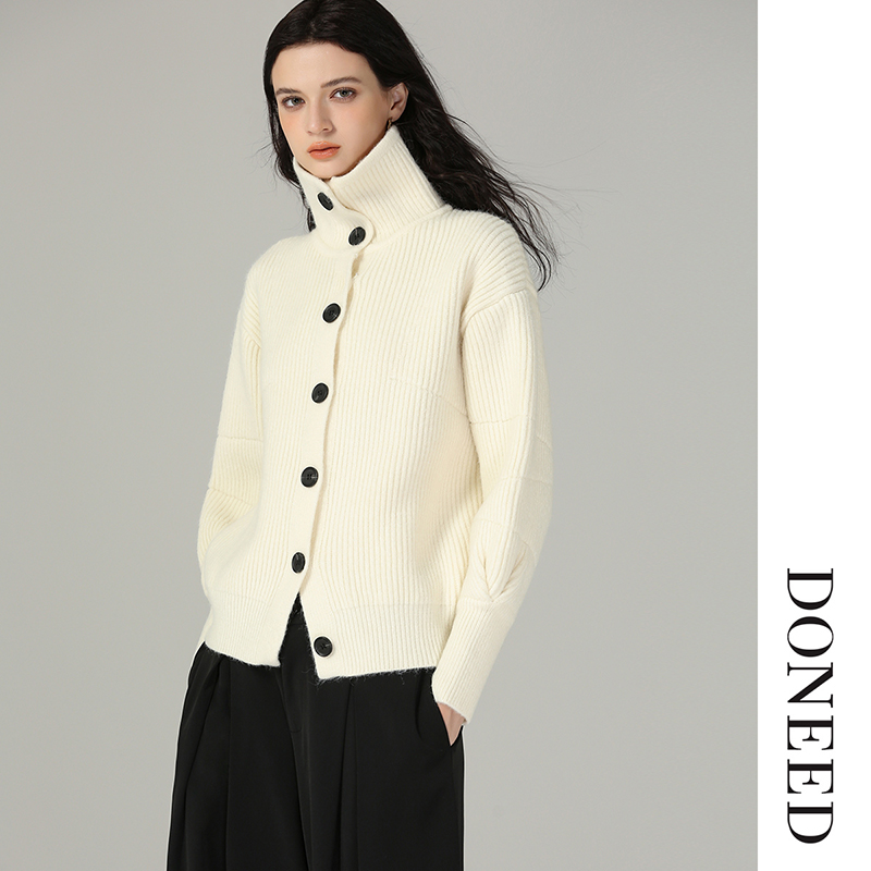 DONEED秋款极简风廓形气质高领加厚保暖落肩立体打褶毛织外套女