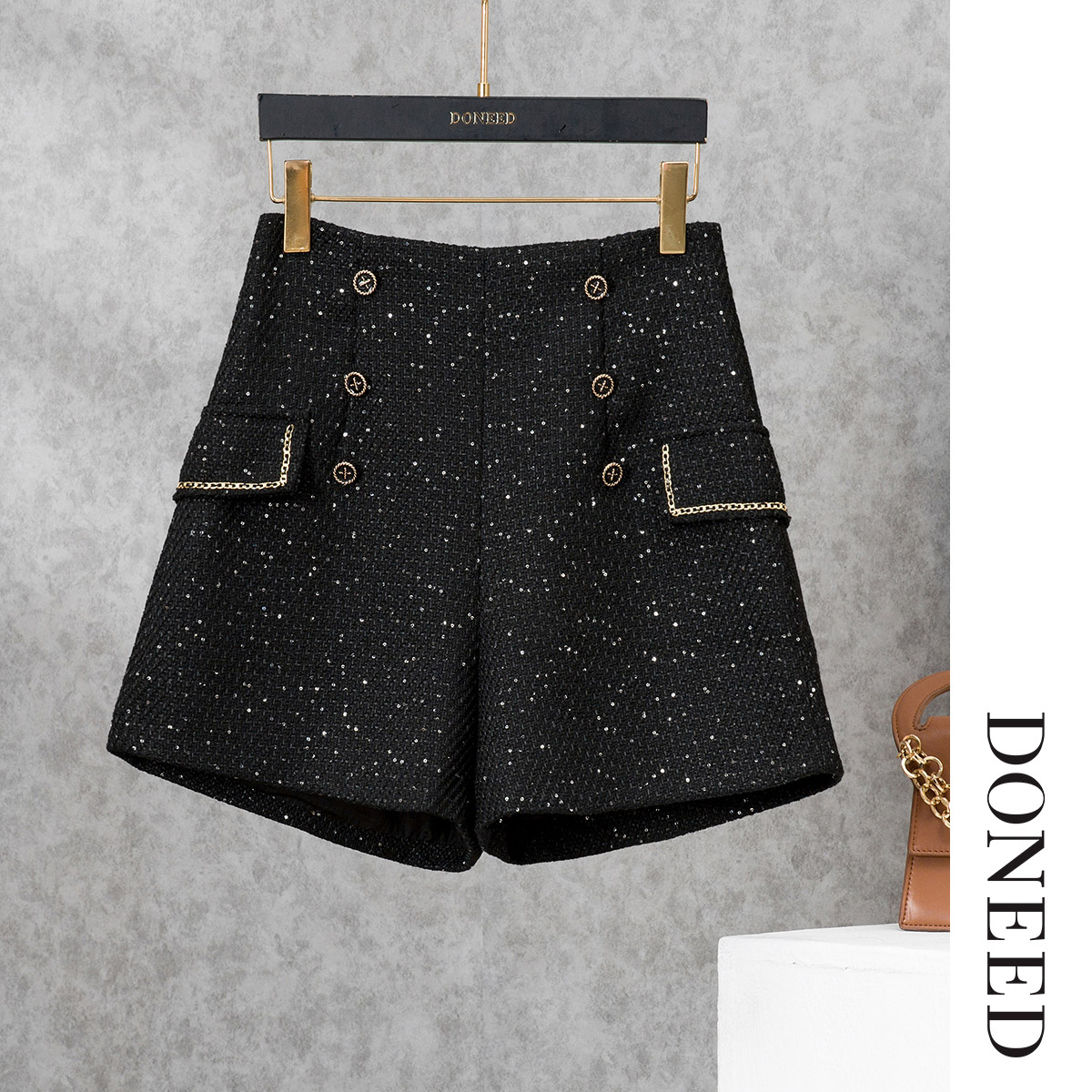 显瘦别致纽扣装饰百搭短裤女