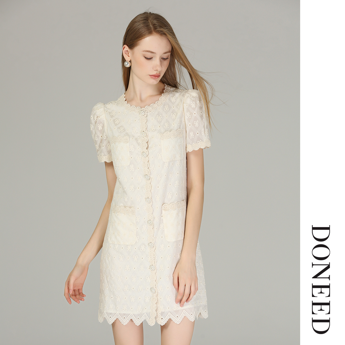优雅小香风蕾丝刺绣圆领连衣裙