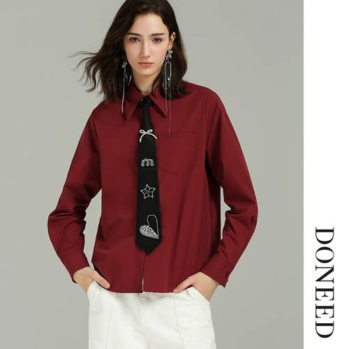 学院风衬衫配带钻领带时尚减龄