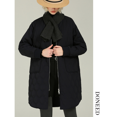 长袖绗棉棉服搭配撞色围巾外套