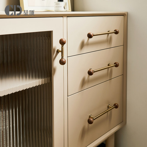 胡桃木中古风黄铜衣柜门极简拉手