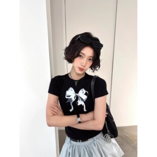 韩系ins正肩短袖t恤女2026夏季高级感别致穿搭纯欲修身显瘦上衣