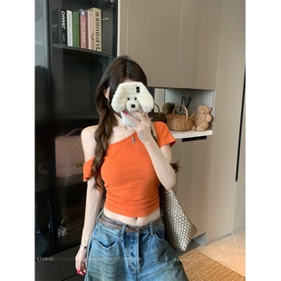 多巴胺短款修身短袖T恤女夏2025新爆款慵懒风独特超好看斜肩上衣