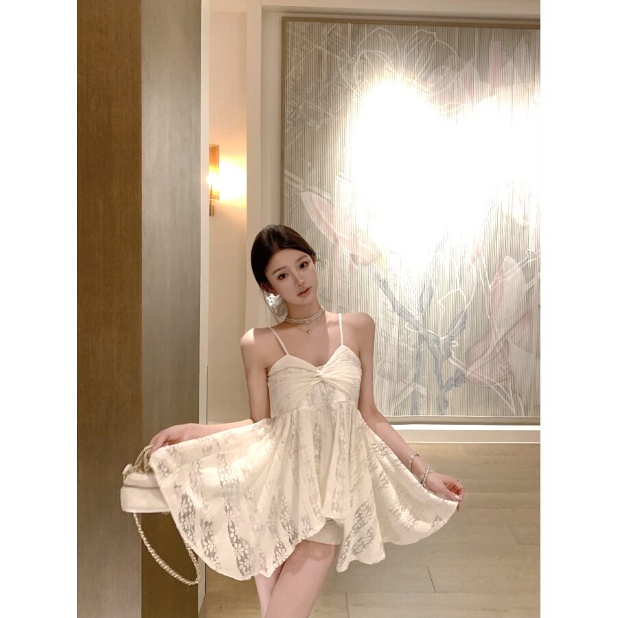 网红主播服装2026春季新款法式气质设计感小众蕾丝大摆吊带上衣