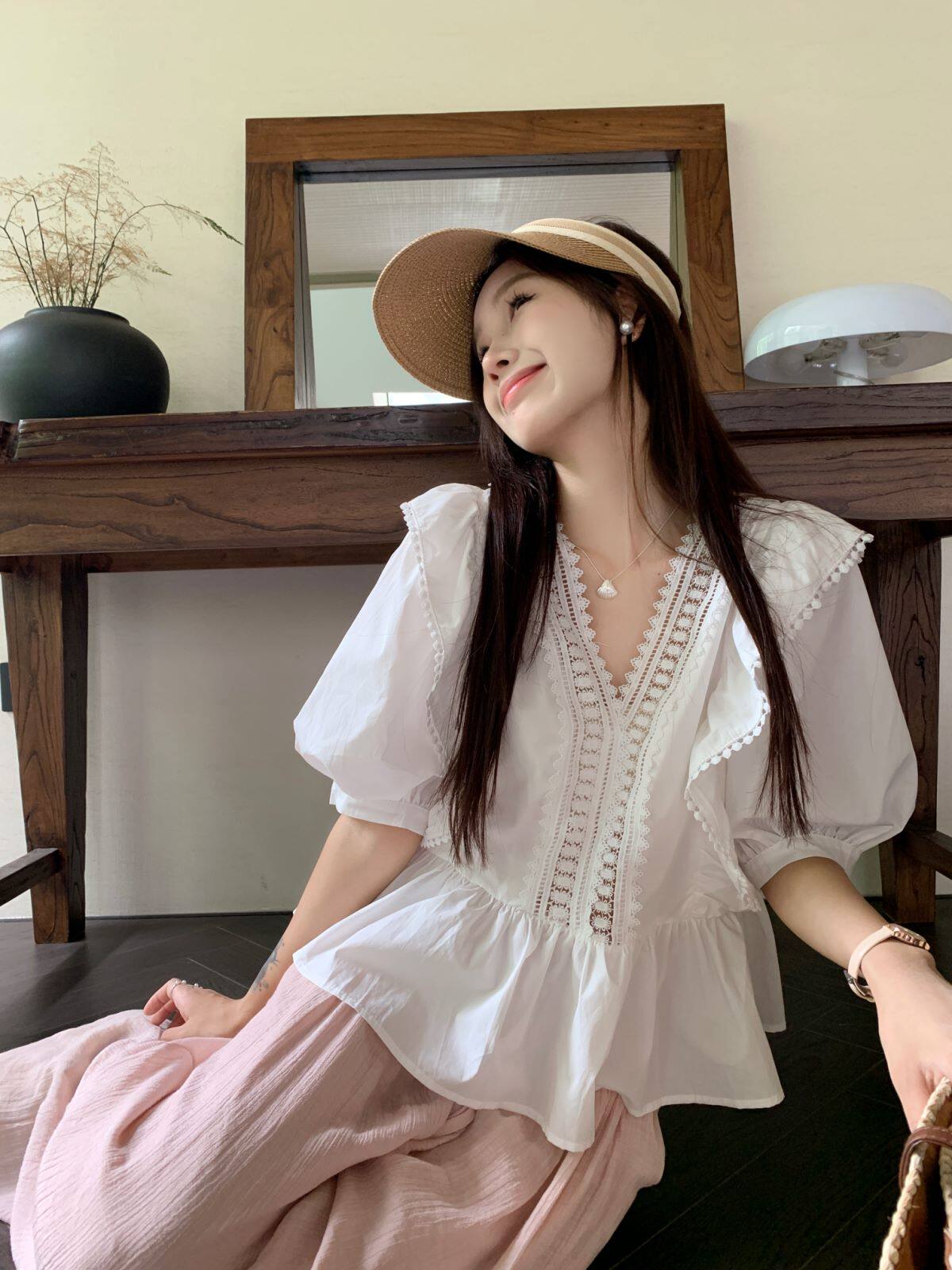 温柔蕾丝花边白衬衫宽松夏季高腰短款遮肚衬衫洋气小衫泡泡上衣