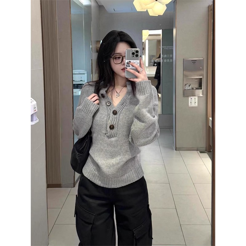 韩系早秋穿搭灰色v领毛衣针织衫