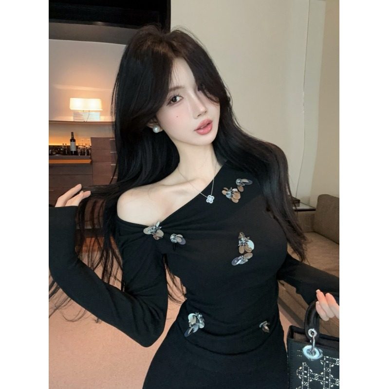 法式纯欲露肩亮片花朵修身上衣