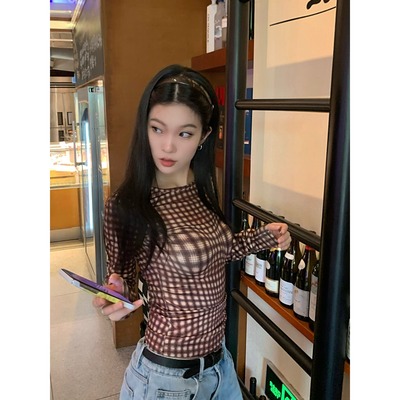 复古棕色格纹长袖T恤女秋季修身显瘦设计感小众辣妹圆领打底上衣