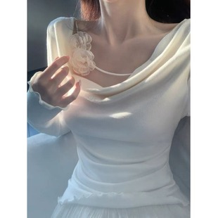 温柔绝美立体花朵长袖t恤女秋冬新款不规则荡领露锁骨打底衫上衣