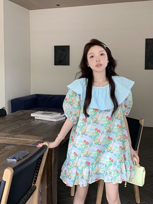 多巴胺甜美减龄撞色荷叶领碎花连衣裙女夏季泡泡袖宽松蓬蓬娃娃裙